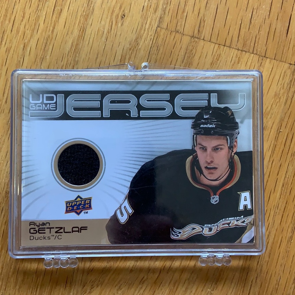 5 jersey cards. 1 of them signed!